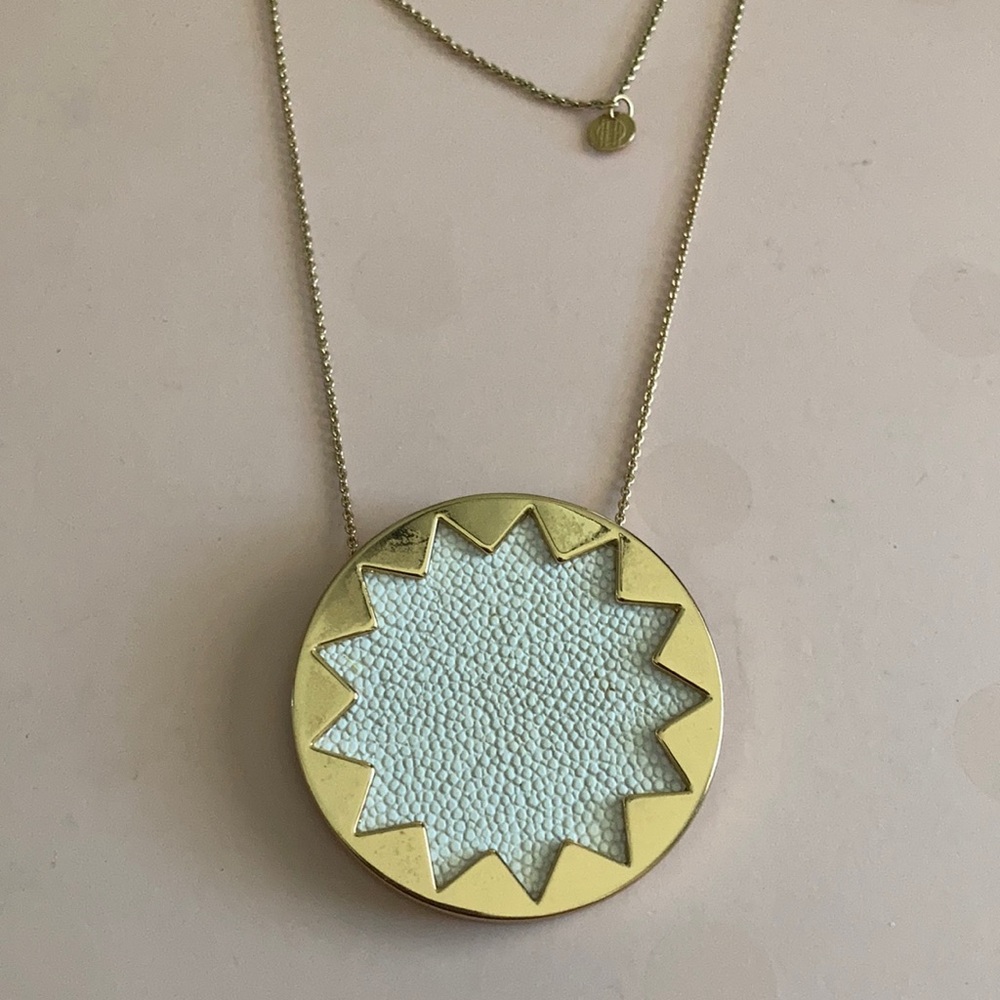 House of Harlow Sunburst Necklace | Gold/white